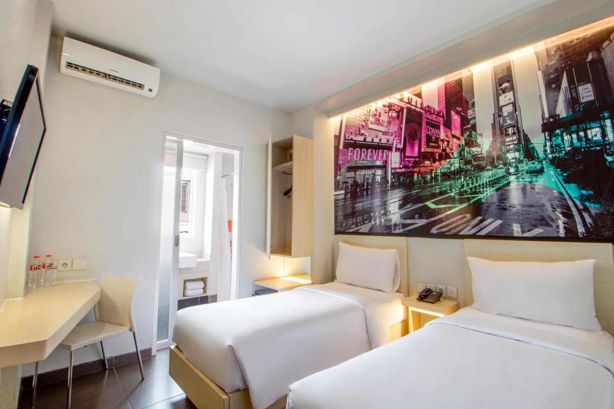 Cleo Hotel Jemursari Surabaya Exterior photo