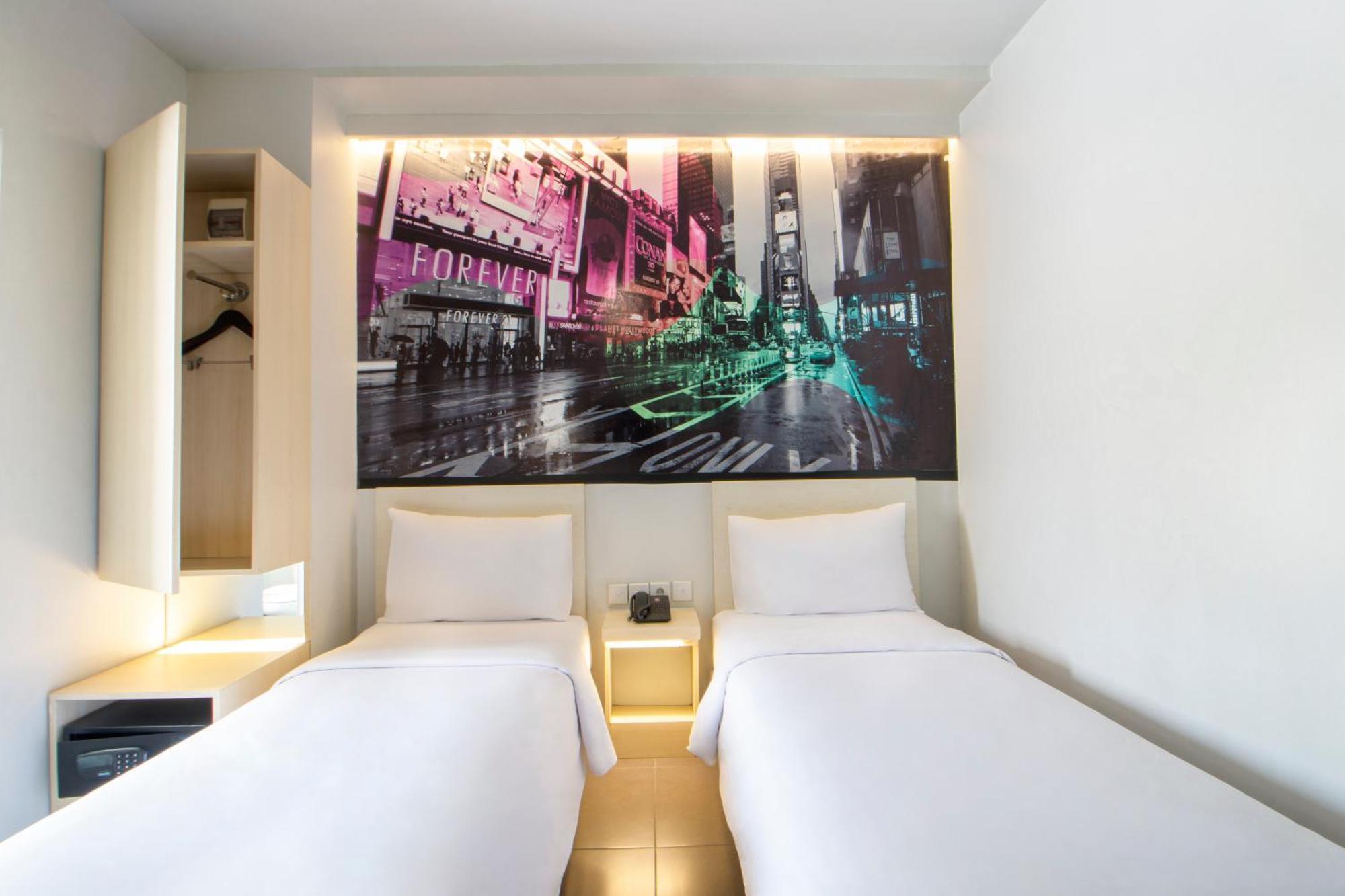 Cleo Hotel Jemursari Surabaya Exterior photo