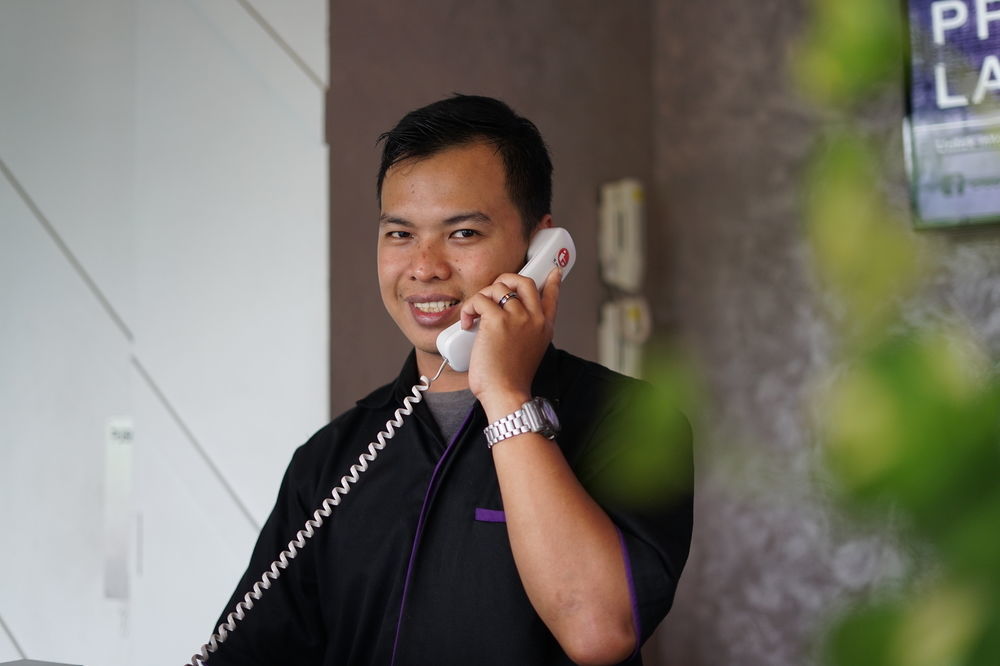 Cleo Hotel Jemursari Surabaya Exterior photo