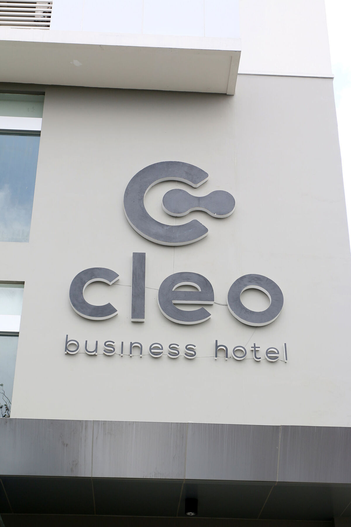 Cleo Hotel Jemursari Surabaya Exterior photo